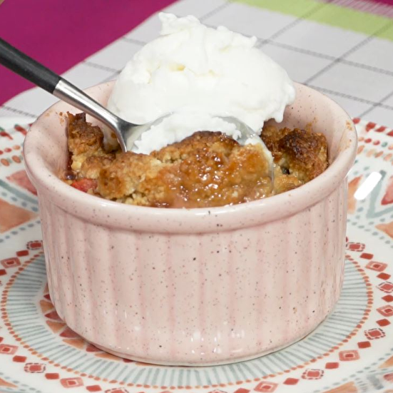 Sufle Kabında Şeftalili Crumble