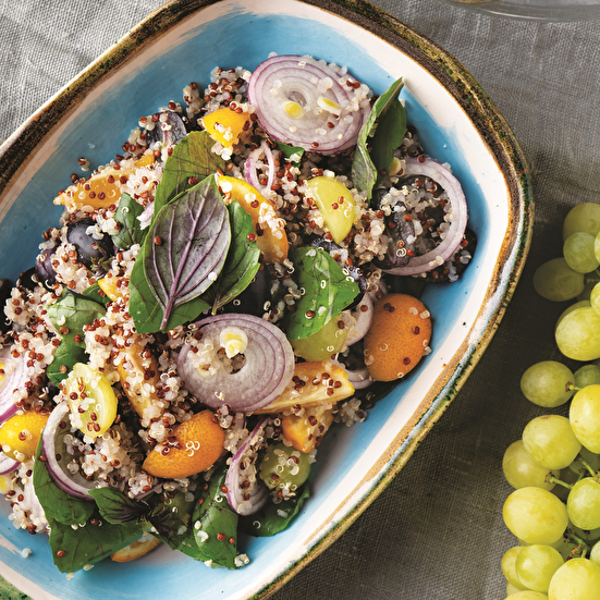 Renkli Üzümlü Kinoalı Salata