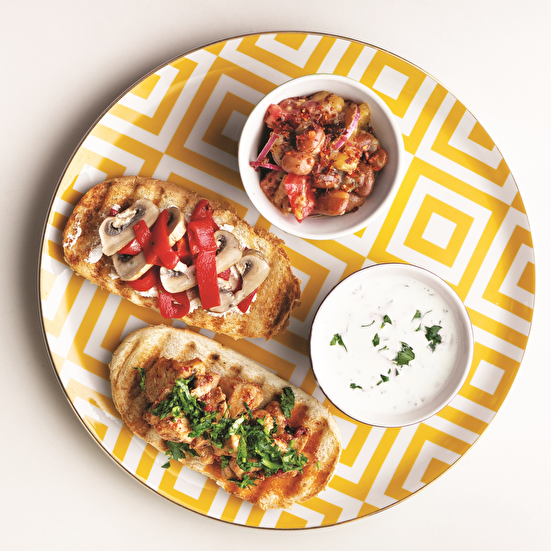 Labne Peynirli Tavuklu Sandviç