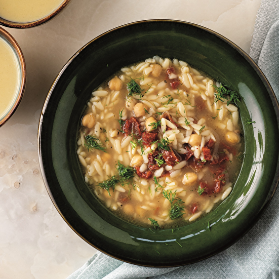 Nohutlu Arpa Şehriyeli Tavuk Suyu Çorbası 