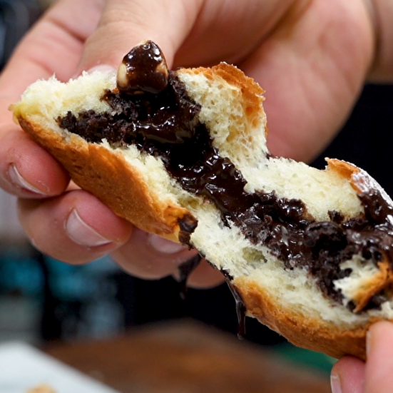 Çikolata Dolgulu Mayalı Poğaça 