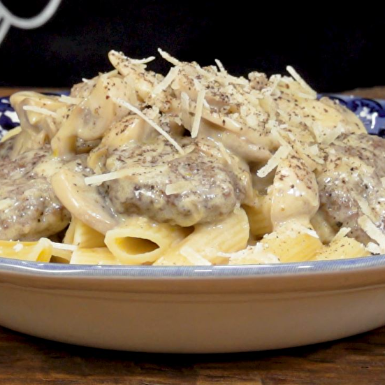 Mantar Soslu Köfteli Makarna