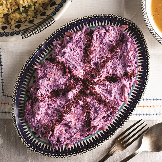 Yoğurtlu Mor Lahana Salatası