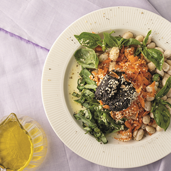 Kuru Fasulyeli Fesleğenli Salata