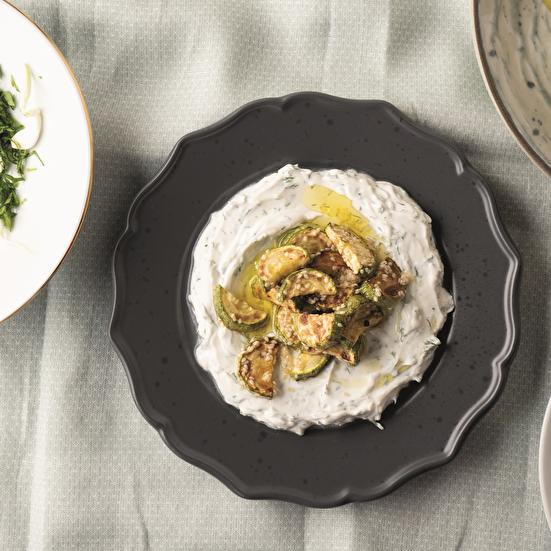 Yoğurt Çanağında Kabak Sote