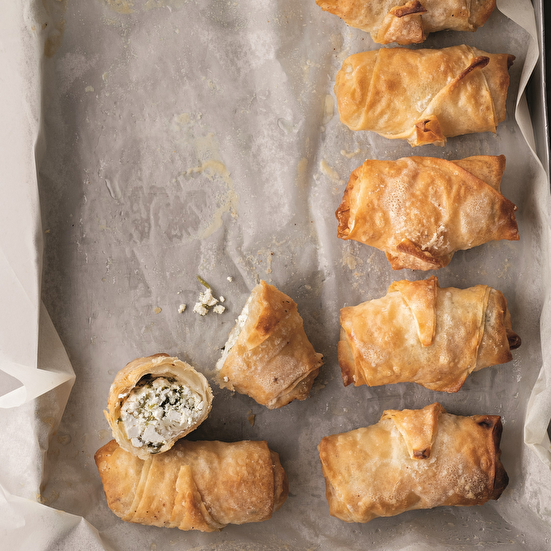 Otlu ve Peynirli Çıtır Börek