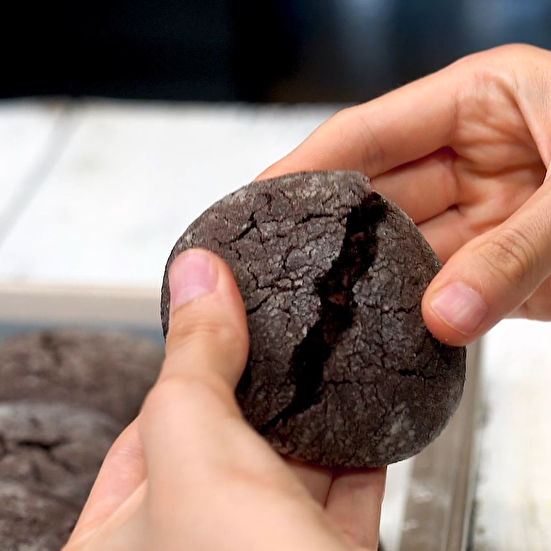 Çikolata Dolgulu Çatlak Kurabiye