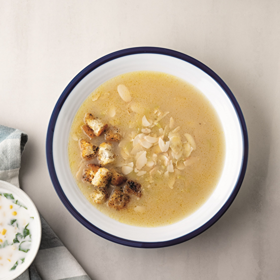 Krutonlu Bademli Biber Çorbası