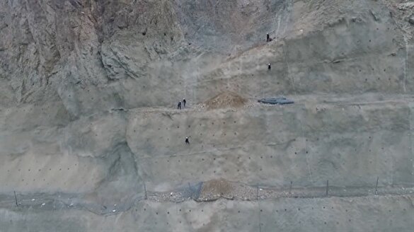 Yusufeli Barajı'nda çalışan dağcılar böyle görüntülendi