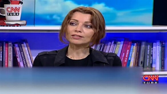Elif Şafak: Ayasofya kilise olsun