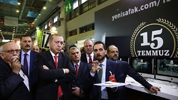 Cumhurbaşkanı Erdoğan, Yenişafak 15 Temmuz Dijital Kütüphanesini inceledi