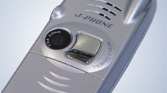 Kamera kullanılan ilk telefon Sharp J-SH04