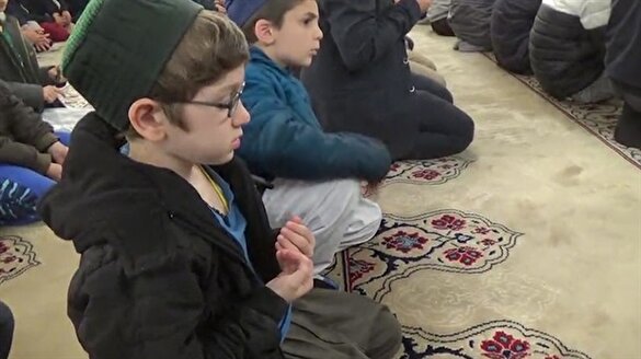 Sabah namazına giden çocuklara bisiklet hediye