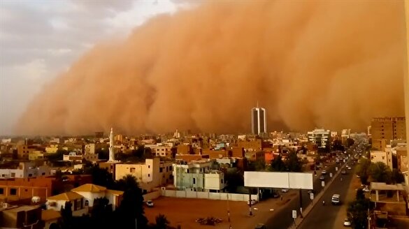 Sudan'daki kum fırtınası böyle görüntülendi