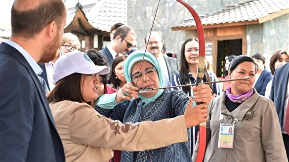 Emine Erdoğan oktaki maharetlerini sergiledi