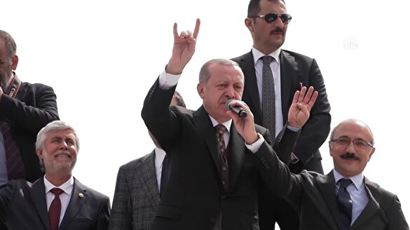 Cumhurbaşkanı Erdoğan'ın 'bozkurt' yaptığı anlar böyle görüntülendi