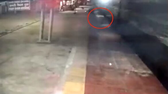 Dehşet anı kamerada: Feci şekilde can verdi!