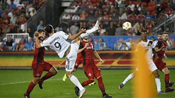 Zlatan Ibrahimovic'ten inanılması güç bir gol daha!