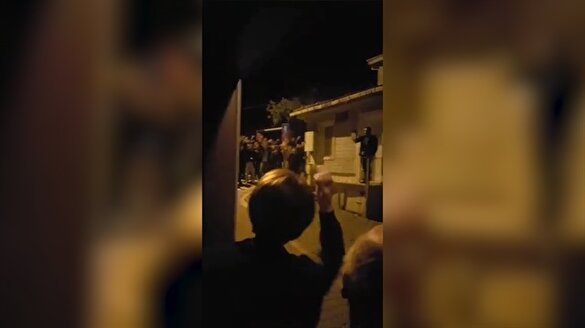 Meral Akşener'in evinin önünde gergin anlar