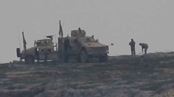 ABD askerleri nöbet tuttu, YPG'liler hendek kazdı