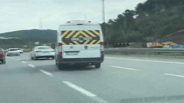 Okul servisiyle makas atan trafik magandası kamerada