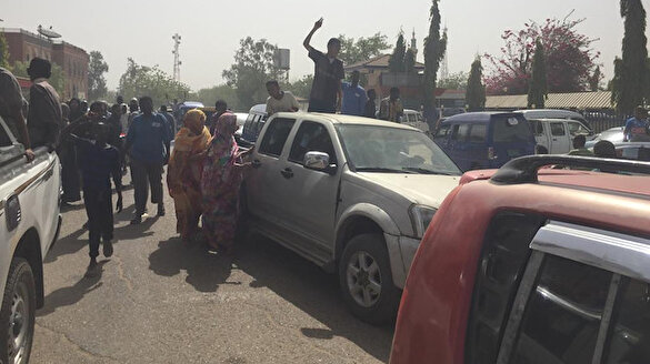 Binlerce Sudanlı ordu karargahına doğru ilerliyor