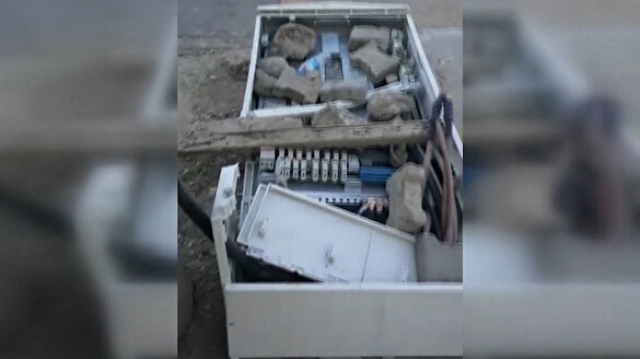 Kaçak elektriği önlemek amacıyla kurulan panoları kırdılar