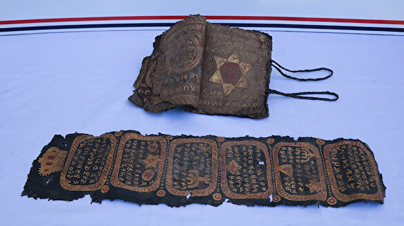 Diyarbakır'da altın yazmalı İncil ele geçirildi