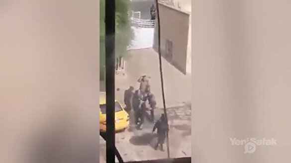 Irak'ta maskeli grup protestocuları öldüresiye dövdü