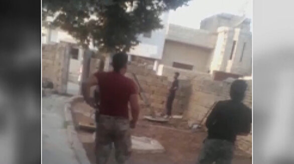 YPG/PKK'lı teröristler evlerden saldırıyor