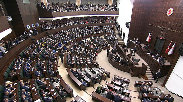AK Parti'nin grup toplantısında salonu inleten Gündoğdu Marşı