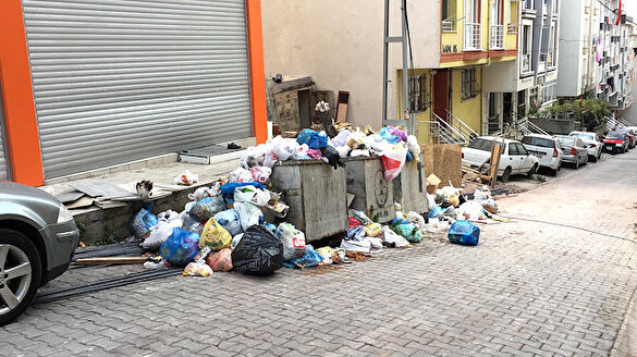 Maltepe sokakları yine çöp içinde