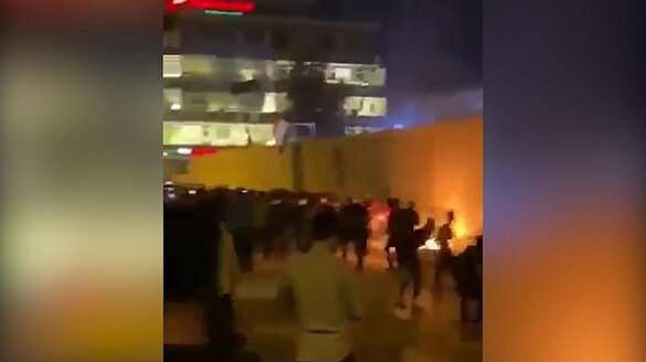 Irak’ta protestocular İran Konsolosluğu’na saldırdı