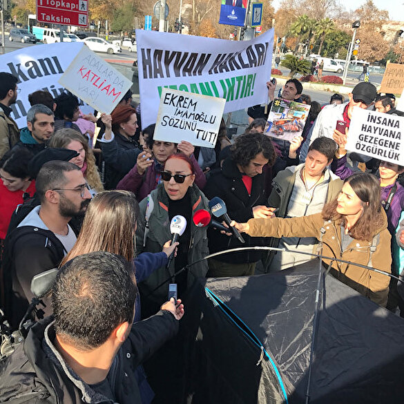 Fayton vaadini yerine getirmeyen İmamoğlu protesto edildi