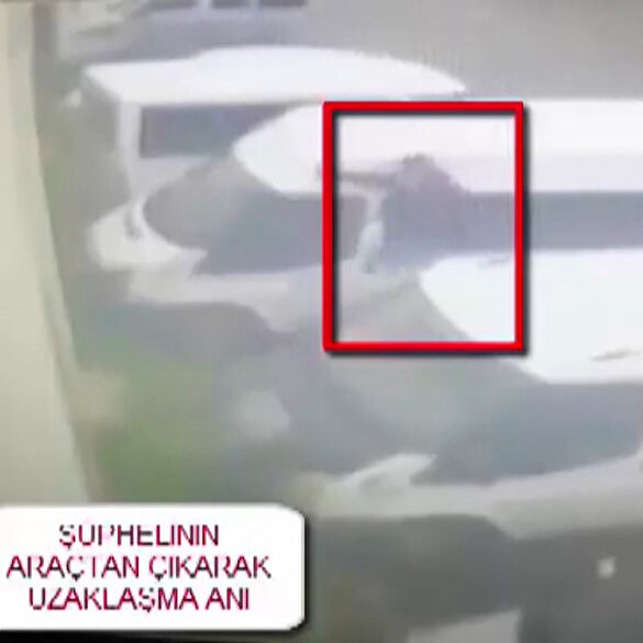 Minibüsten hırsızlık kamerada