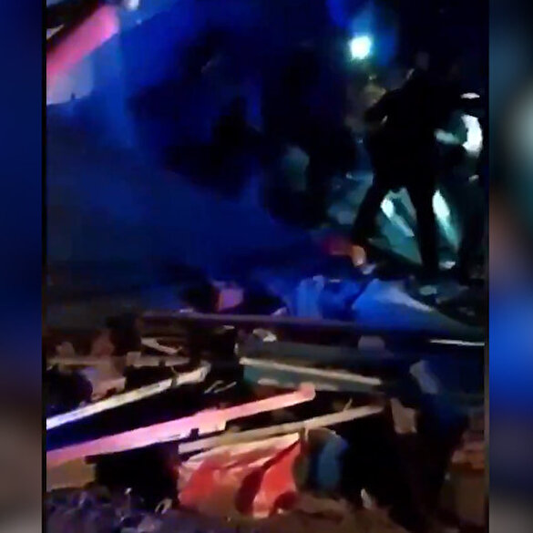 Elazığ'da enkaz altında kalanlar çıkarılıyor