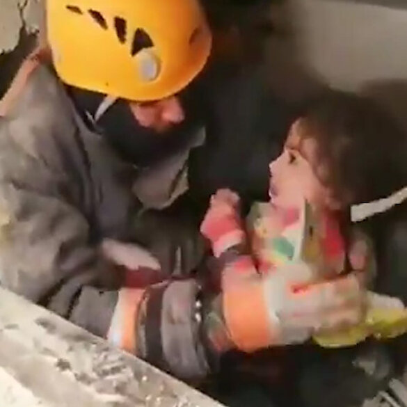 Çifte mucize: 2,5 yaşındaki çocuk ve annesi sağ olarak kurtarıldı