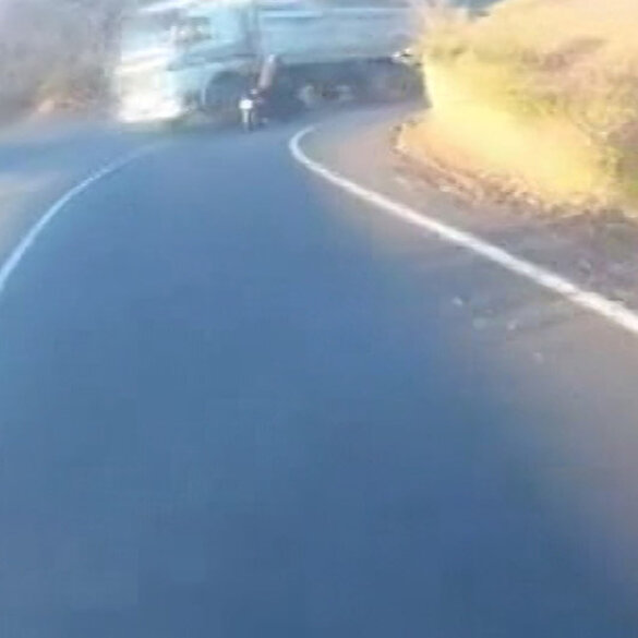 Motosiklet sürücüleri ölümden döndü