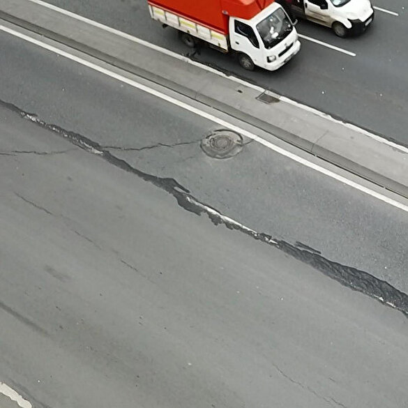E-5 üzerindeki korkutan çatlaklar nedeniyle yol trafiğe kapatıldı