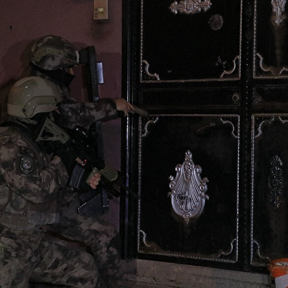 Adana'da PKK'ya şafak operasyonu