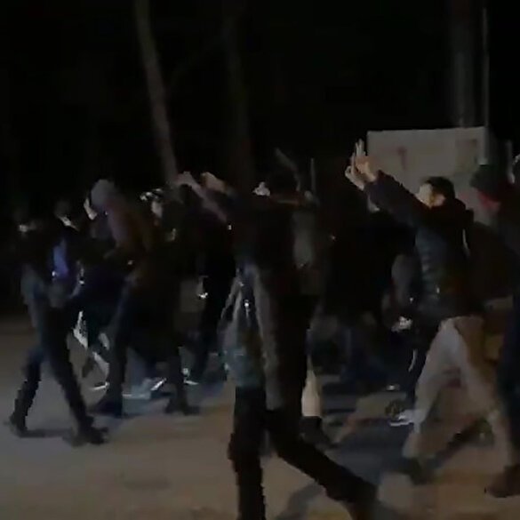 Türkiye kapıları açtı, Suriyeliler Avrupa’ya yürüyor