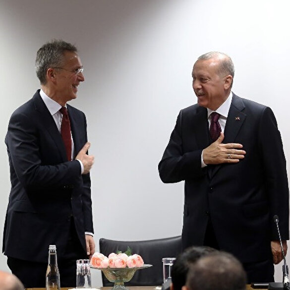 Cumhurbaşkanı Erdoğan koronavirüs nedeniyle Stoltenberg ile tokalaşmadı