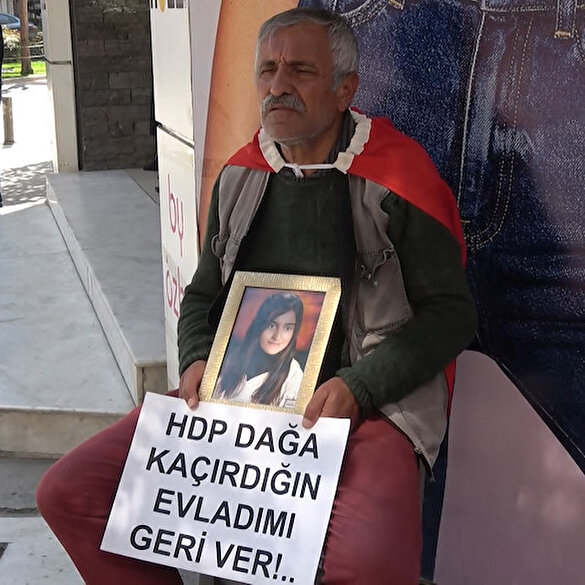 Evlat nöbeti tutan baba: Dünya koronavirüsle, biz PKK virüsüyle mücadele ediyoruz