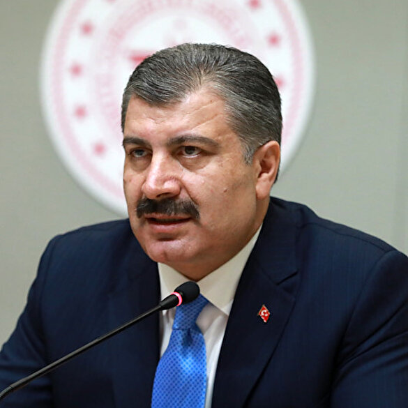 Sağlık Bakanı Koca: Virüs genç, yaşlı, orta yaşlı ayrımı yapmıyor