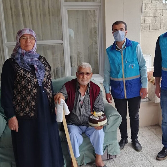 Onikişubat Belediyesi’nden Durdu Amca’ya doğum günü sürprizi