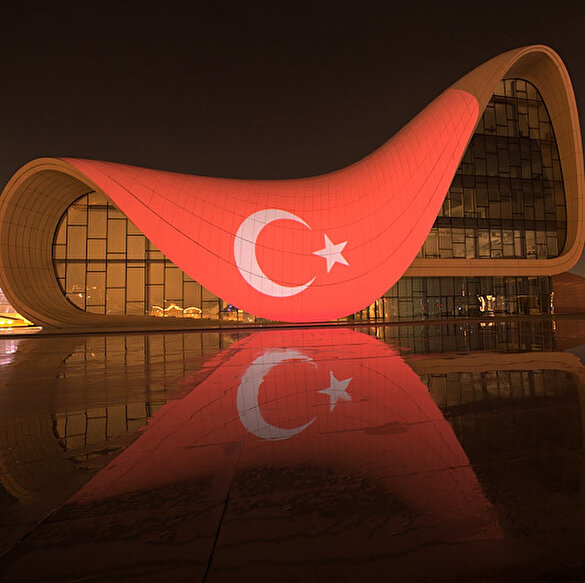 Azerbaycan In Turk Bayragi Jestine Disisleri Bakani Cavusoglu Tek Millet Tek Yurek Diyerek Cevap Verdi