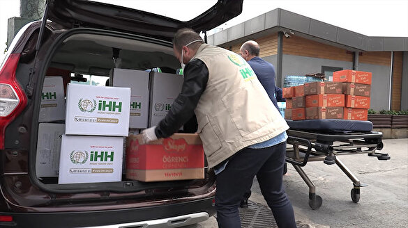 İHH’dan 20 bin sağlıkçıya hediye paketi