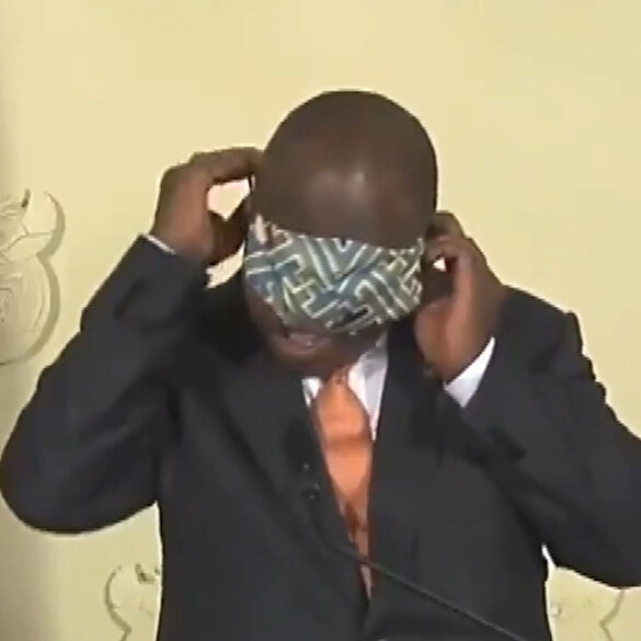 Güney Afrika Devlet Başkanı Ramaphosa'nın maske ile imtihanı
