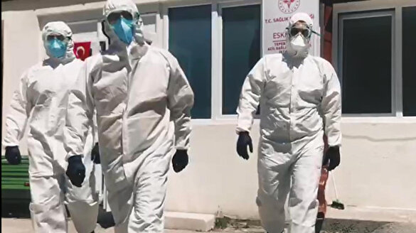 Sağlık çalışanları koronavirüsle mücadeleyi klip haline getirdi