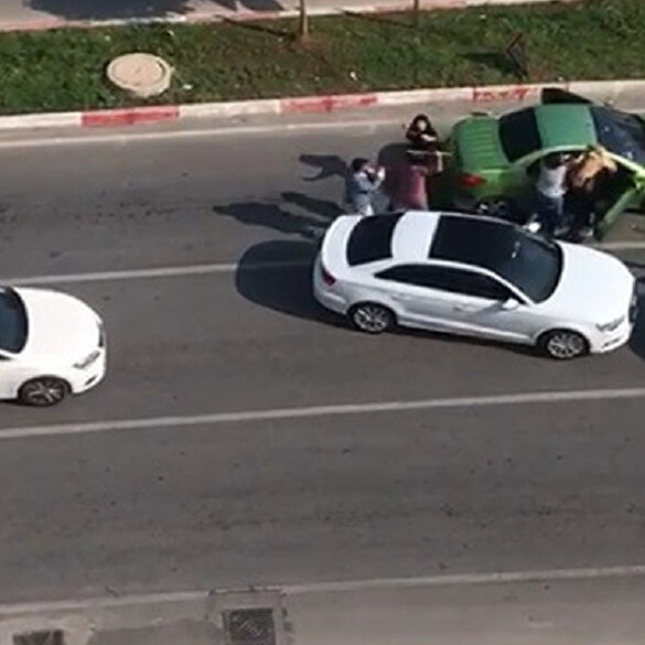 Trafik magandası tartıştığı 3 kadını sopayla darp etti